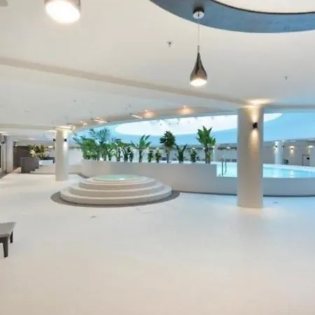 Hanza Tower Sky 23 Pool & Jacuzzi & Sauna & アパート *